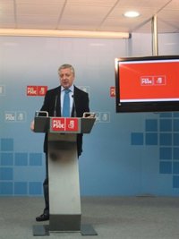 Blanco critica la "incapacidad" del PP para "rentabilizar" los aeropuertos gallegos y demanda que "no compitan entre sí"