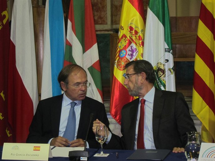 Presidente Del Senado Junto Al Presidente Del Parlamento De Andalucía