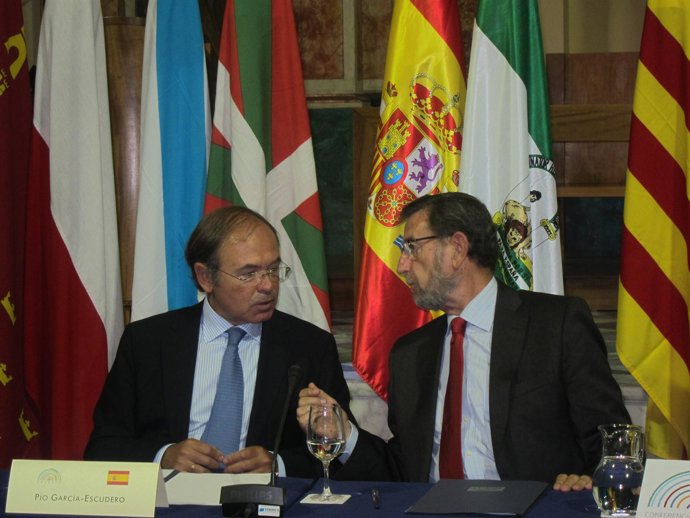 Presidente Del Senado Junto Al Presidente Del Parlamento De Andalucía