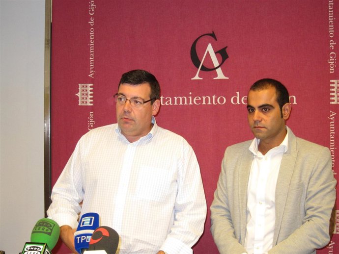 Argüelles y Prieto, durante la rueda de prensa.