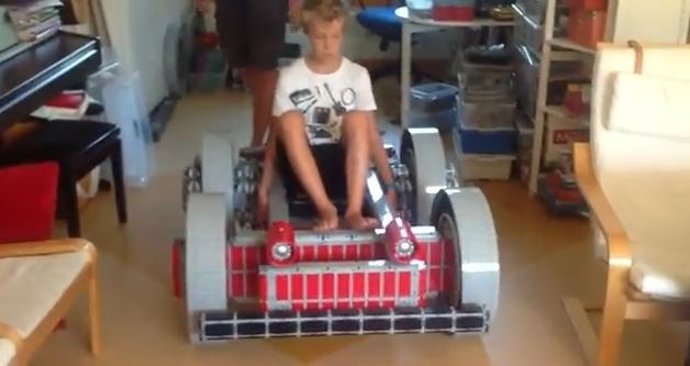 Kart hecho con piezas de Lego