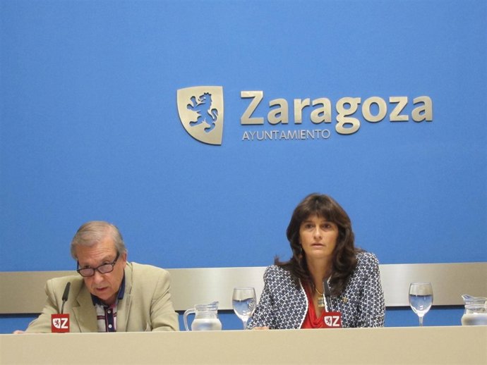 Carmen Dueso y el jefe de servicio de Movilidad, Antonio Ramos.