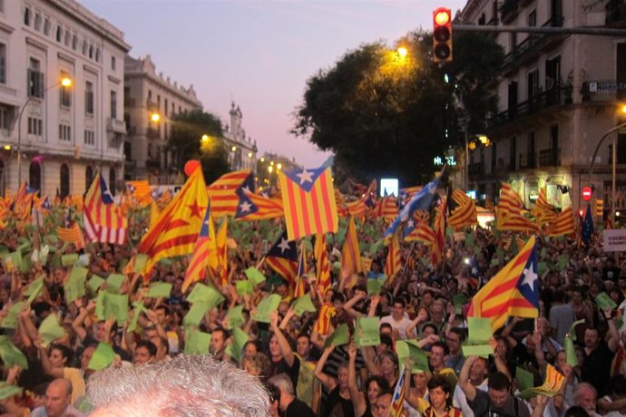 Gran manifestación independentista en el centro de Barcelona en la Diada. 11 de 