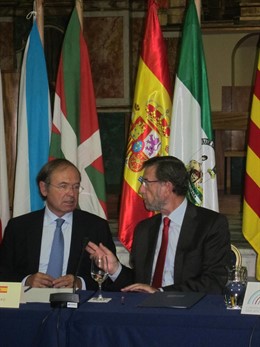 El Presidente Del Parlamento Andaluz (Dcha) Junto Al Presidente Del Senado