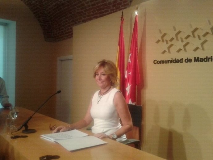 Aguirre en la rueda de prensa de su dimisión como presidenta de Madrid