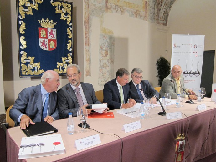 Juan José Mateos Preside La Presentación Del Informe CYD 2011