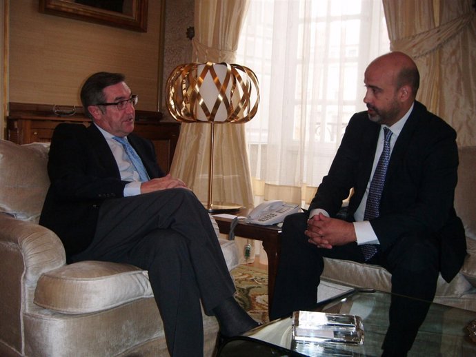 El alcalde de Santiago, Ángel Currás, y el gerente del Xacobeo, José Paz Gestoso