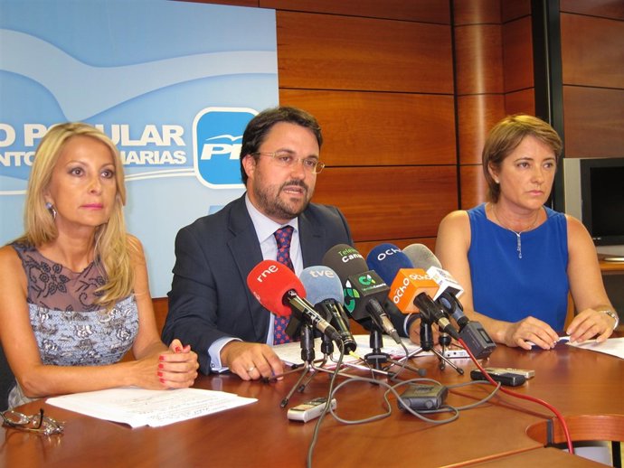 Navarro, Antona Y Bethencourt, En Rueda De Prensa