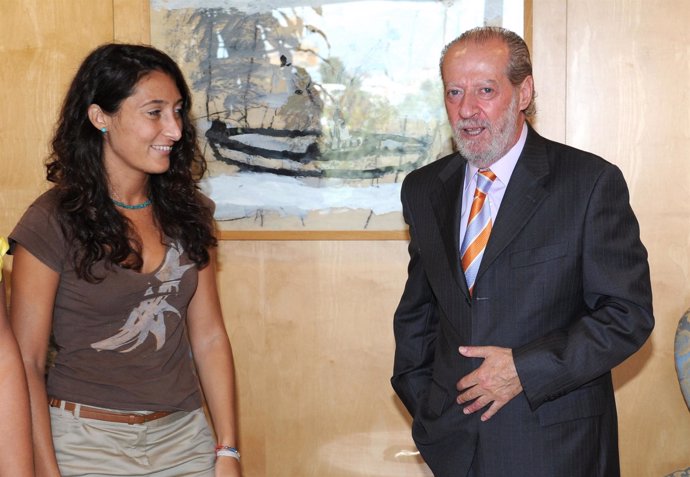 Fernando Rodríguez Villalobos, y la presidenta de AJE, Mónica Moreno