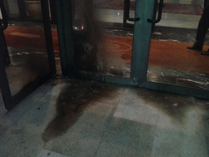 Desperfectos ocasionados por el cóctel molotov lanzado en Vigo