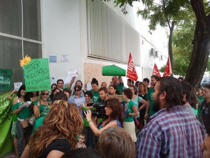 Una De Las Concentraciones De Hoy De Interinos Contra Los Recortes