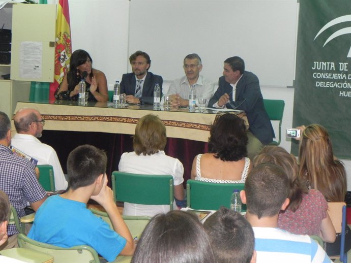 El Delegado De La Junta, José Fiscal, En El Inicio Del Curso En Bonares. 