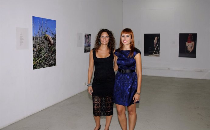 La fotógrafa Mar Sáez y la finalista del premio de poesía Adonais, Idoia Arbilla