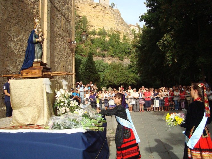 Homenaje a la Fuencisla a su vuelta a Segovia