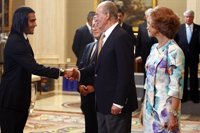 Fútbol.- El Atlético regala una réplica de sus trofeos europeos a los Reyes de España 