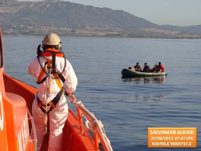 Patera con ocho ocupantes interceptada en Tarifa