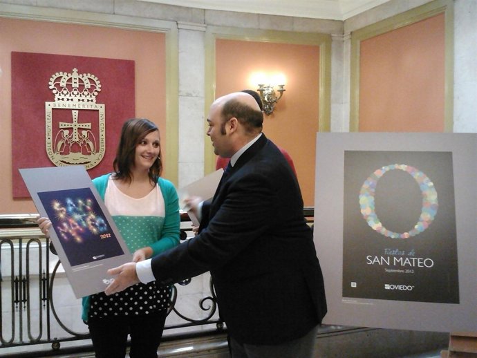 El Alcalde De Oviedo Entrega Premios A Los Ganadores Del Concurso De Carteles