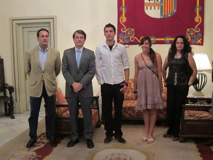 El nadador en la recepción en el Ayuntamiento