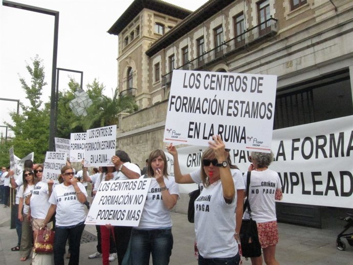Academias Privadas Se Concentran Contra Los Impagos De La Junta