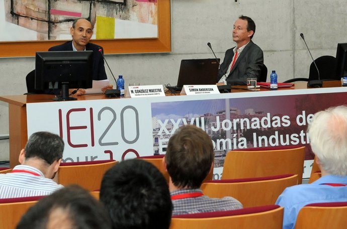 Las Jornadas de Economía Industrial premian al profesor José Espín