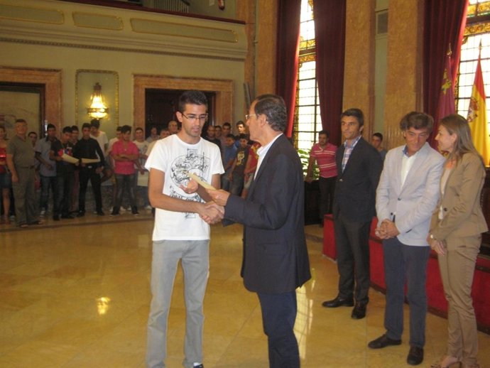 Más de 157 jóvenes sin empleo del Municipio reciben formación 