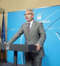 Junta expresa respeto al trabajo y opiniones de Chamizo y acusa a PP-A de querer "derribar" la institución del Defensor