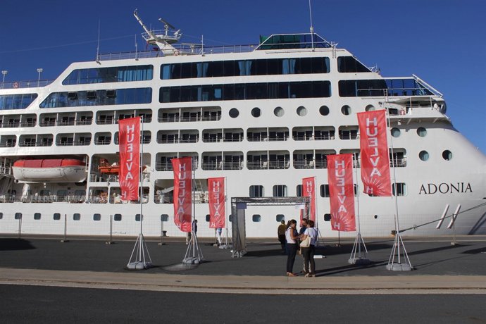 Parada Del Buque 'Adonia' En Huelva. 