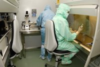 Una de cada diez patentes registradas en España procede de la sanidad pública andaluza, según Montero