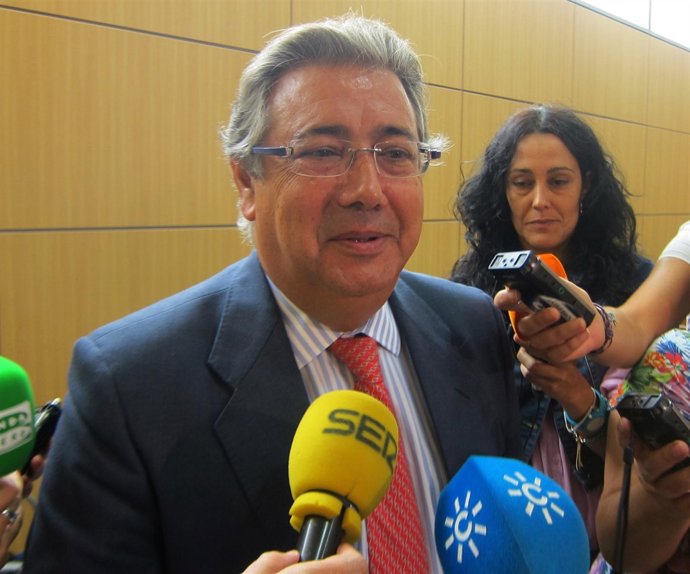 Zoido atiende hoy a los medios