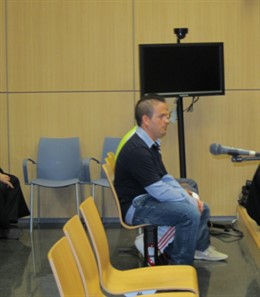 Los Dos Acusados Durante El Juicio