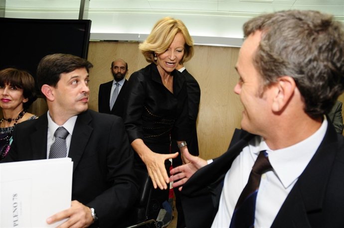 Consejero De Economía Del Gobierno De Canarias, Javier González Ortiz (Izq)