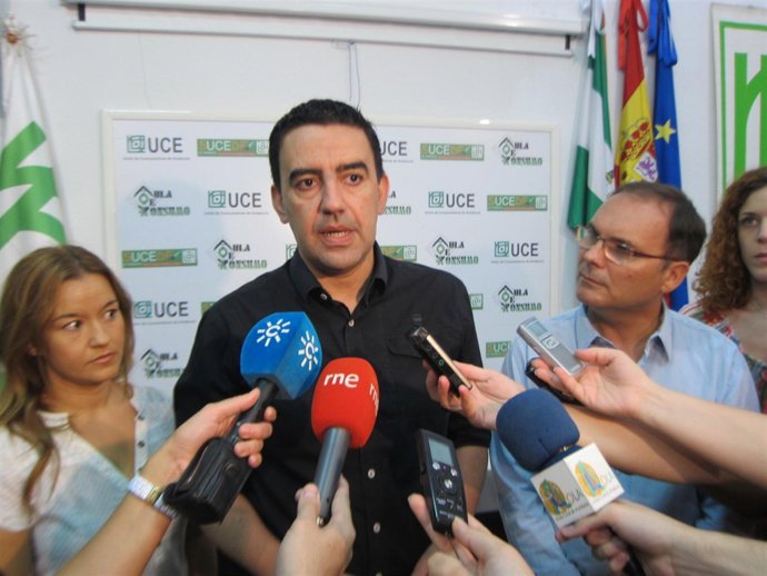 El vicesecretario general del PSOE-A, Mario Jiménez, atiende a los periodistas