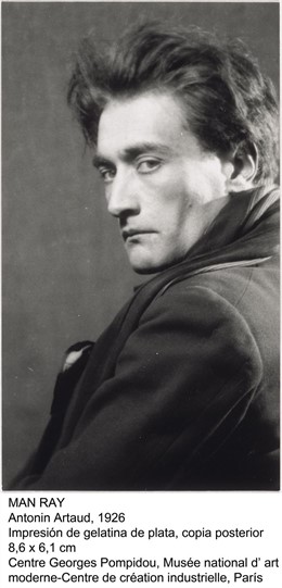 Artaud fotografiado por Man Ray
