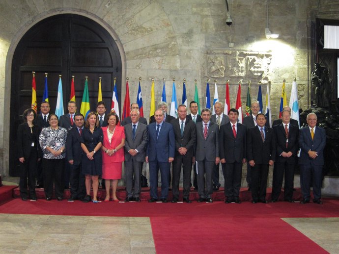 Ministros De Interior Iberoamericanos Junto A Fabra, Barberá Y Sánchez De León
