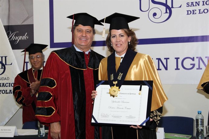 Yolanda Barcina, doctora honoris causa por la Universidad San Ignacio de Loyola.