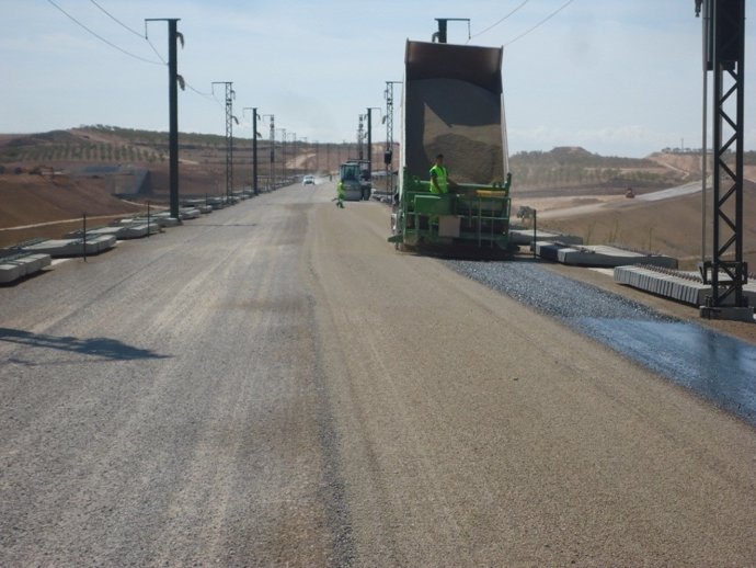 Montaje de vía en el tramo Almansa-Caudete y La Encina
