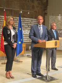 Monago: "No quiero poner más impuestos, que ya bastante están sufriendo las familias extremeñas"