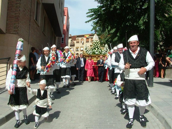 Procesión en las fiestas de la Coronación de Virgen de Sancho Abarca en Tauste
