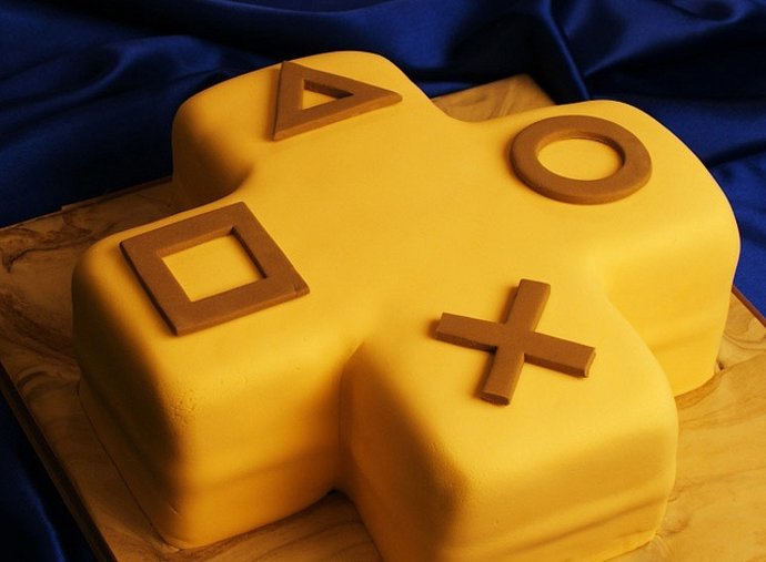 Tarta de PlayStation Plus 