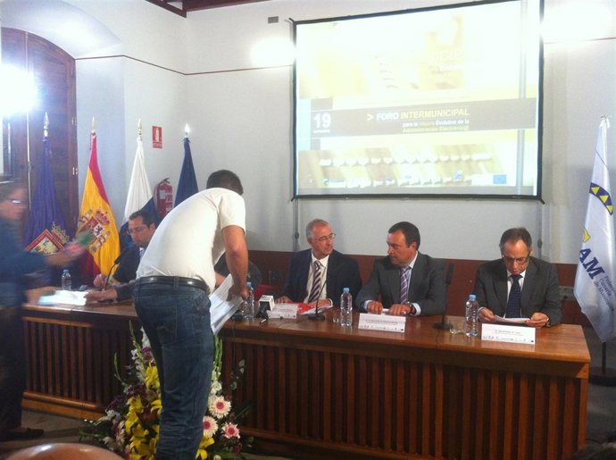 Spínola (En El Centro) Durante La Inauguración De Las Jornadas