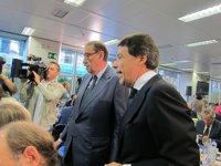 González se estrena como presidente en funciones en un acto con Cospedal donde ha recibido el apoyo explícito del PP