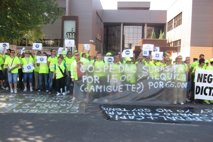 Trabajadores De Carretera. Consejería De Fomento Toledo