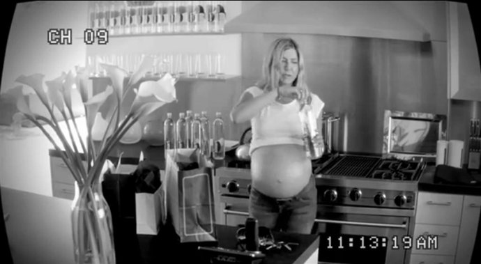 Jennifer Aniston, embarazada para SmartWater 