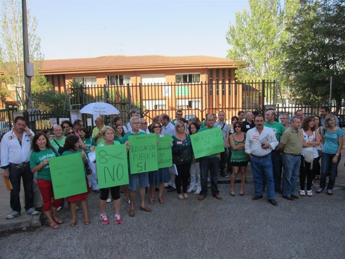 Concentración De Sindicatos De La Enseñanza En Cáceres