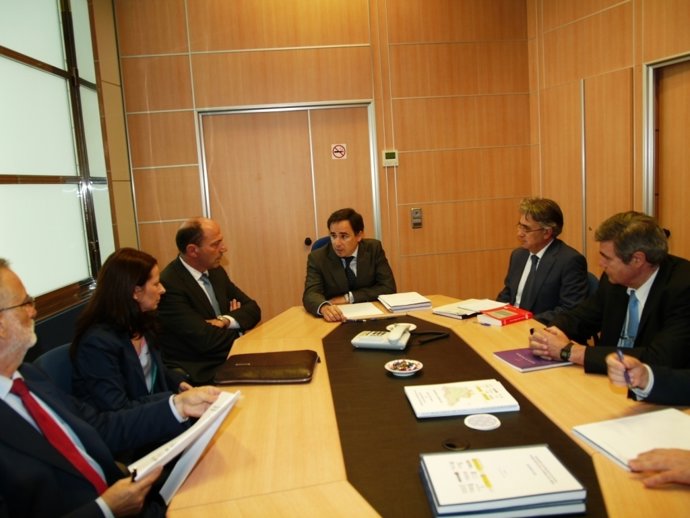 De Pedro en la reunión con representantes del sector energético