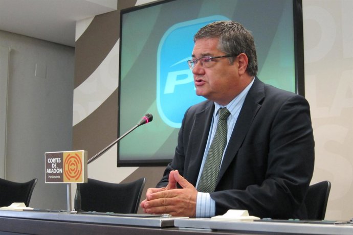El portavoz parlamentario del PP, Antonio Torres