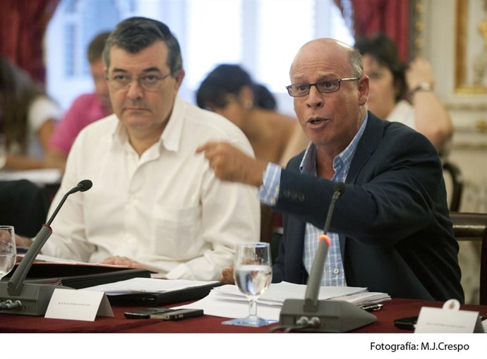 Juan Antonio Liaño (Dcha) Diputado De Hacienda