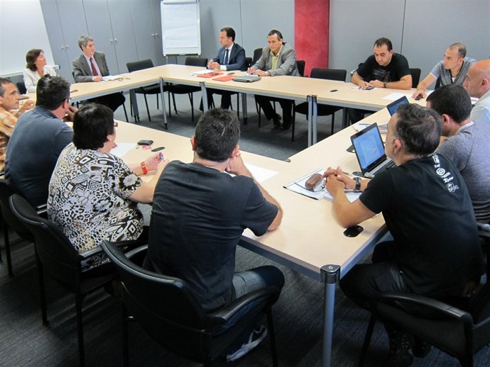 Reunión entre dirección y sindicatos de Nissan en la Generalitat