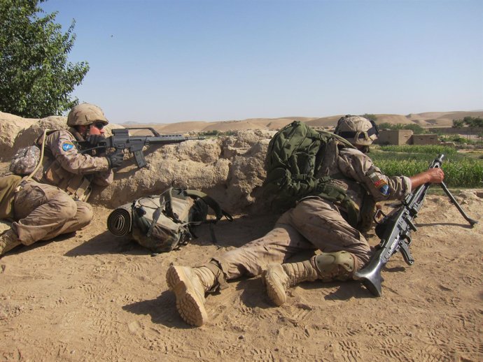 Militares Españoles En Un Puesto Avanzado De Combate, En Moqur.