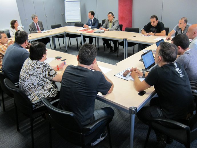 Reunión entre dirección y sindicatos de Nissan en la Generalitat